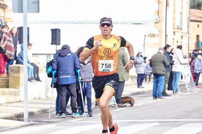 Un total de 341 participantes en la prueba garreña en una mañana invernal.