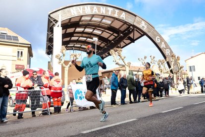 Un total de 341 participantes en la prueba garreña en una mañana invernal.