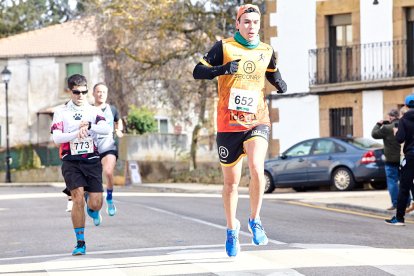 Un total de 341 participantes en la prueba garreña en una mañana invernal.