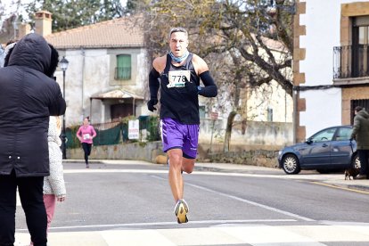 Un total de 341 participantes en la prueba garreña en una mañana invernal.