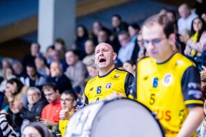 El Balonmano Soria contó con el apoyo de la afición durante todo el partido