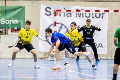 El Balonmano Soria contó con el apoyo de la afición durante todo el partido