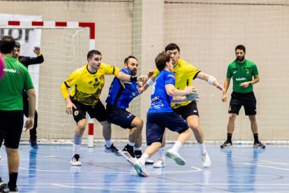 El Balonmano Soria contó con el apoyo de la afición durante todo el partido