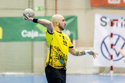 El Balonmano Soria contó con el apoyo de la afición durante todo el partido