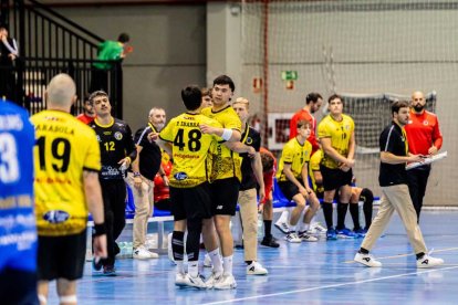 El Balonmano Soria contó con el apoyo de la afición durante todo el partido