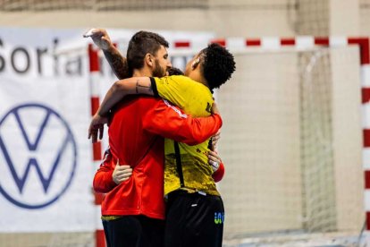 El Balonmano Soria contó con el apoyo de la afición durante todo el partido