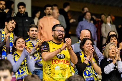 El Balonmano Soria contó con el apoyo de la afición durante todo el partido