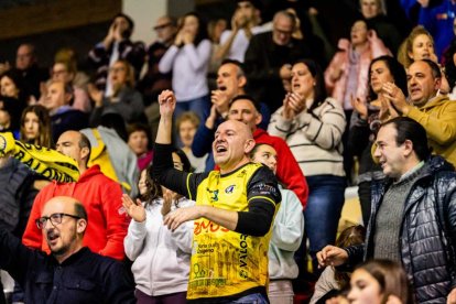 El Balonmano Soria contó con el apoyo de la afición durante todo el partido