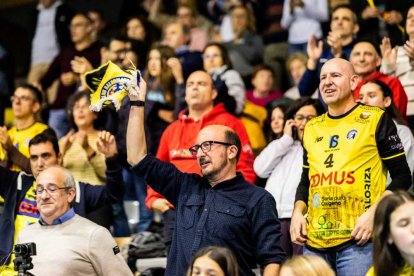 El Balonmano Soria contó con el apoyo de la afición durante todo el partido