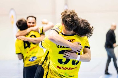 El Balonmano Soria contó con el apoyo de la afición durante todo el partido