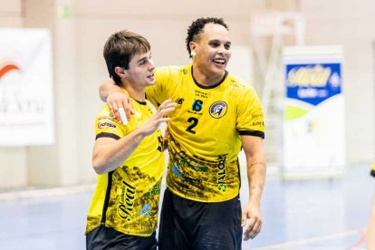 El Balonmano Soria contó con el apoyo de la afición durante todo el partido