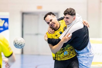 El Balonmano Soria contó con el apoyo de la afición durante todo el partido