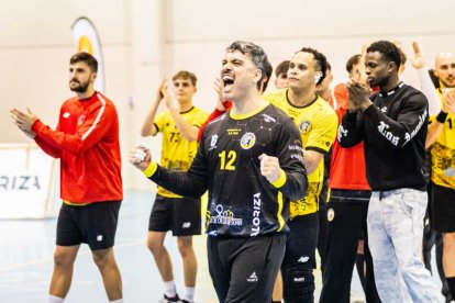 El Balonmano Soria contó con el apoyo de la afición durante todo el partido