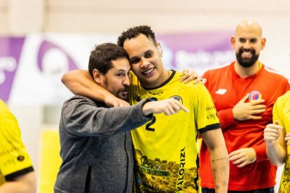 El Balonmano Soria contó con el apoyo de la afición durante todo el partido