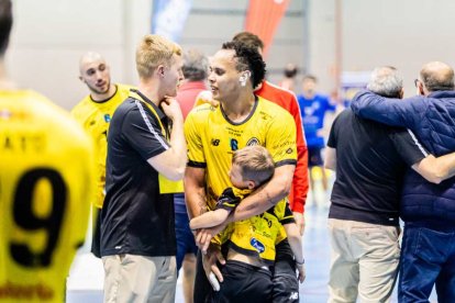 El Balonmano Soria contó con el apoyo de la afición durante todo el partido