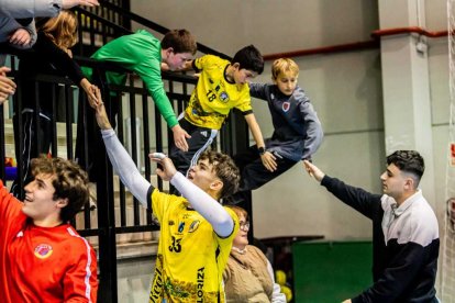 El Balonmano Soria contó con el apoyo de la afición durante todo el partido