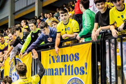 El Balonmano Soria contó con el apoyo de la afición durante todo el partido