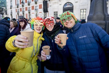 Las preuvas de Madrid reúnen a miles de personas cada 30 de diciembre en un ambiente festivo que combina humor, música y rituales alternativos.