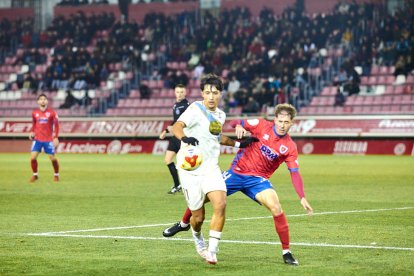 Dos errores defensivos condenan al equipo rojillo.