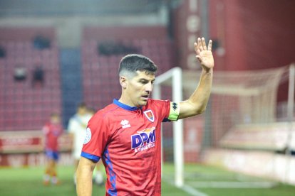Dos errores defensivos condenan al equipo rojillo.