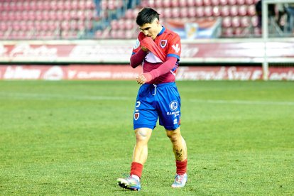 Dos errores defensivos condenan al equipo rojillo.