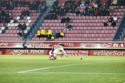 Dos errores defensivos condenan al equipo rojillo.