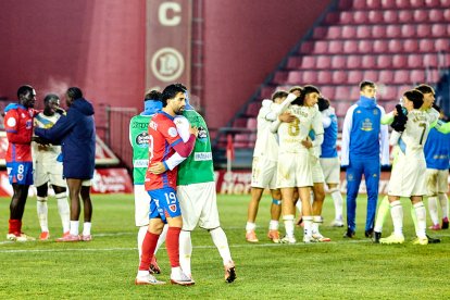 Dos errores defensivos condenan al equipo rojillo.