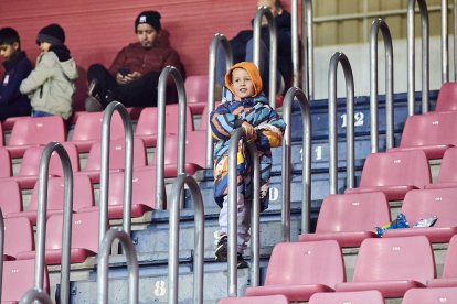 Dos errores defensivos condenan al equipo rojillo.