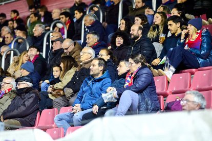 Dos errores defensivos condenan al equipo rojillo.