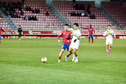 Dos errores defensivos condenan al equipo rojillo.