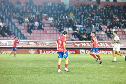Dos errores defensivos condenan al equipo rojillo.