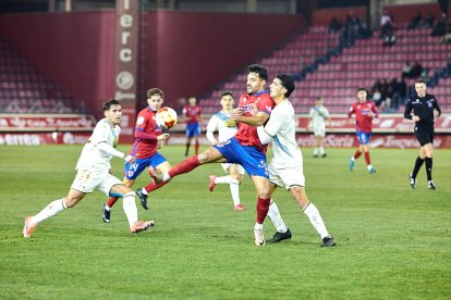 Dos errores defensivos condenan al equipo rojillo.