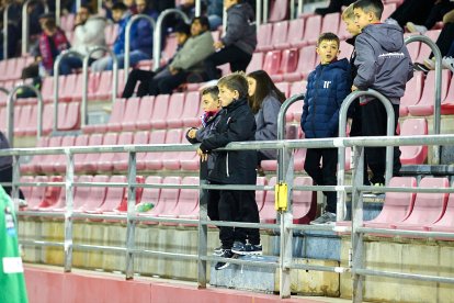 Dos errores defensivos condenan al equipo rojillo.