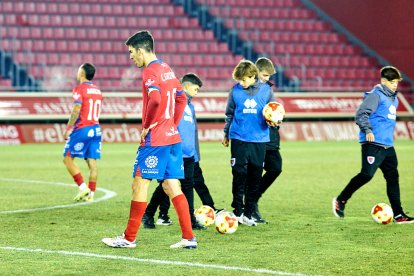 Dos errores defensivos condenan al equipo rojillo.