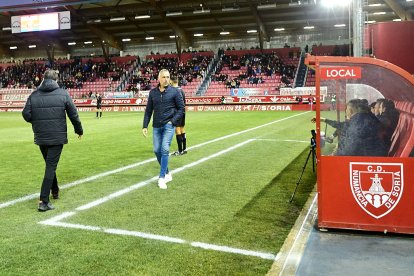 Dos errores defensivos condenan al equipo rojillo.