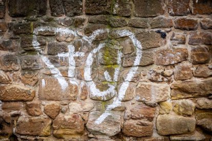 Nuevas pintadas se suman al deterioro de la zona
