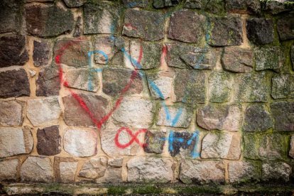Nuevas pintadas se suman al deterioro de la zona