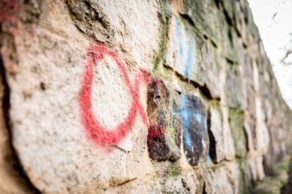 Nuevas pintadas se suman al deterioro de la zona