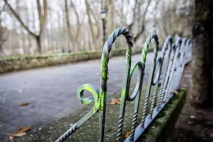 Nuevas pintadas se suman al deterioro de la zona