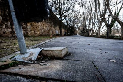Nuevas pintadas se suman al deterioro de la zona