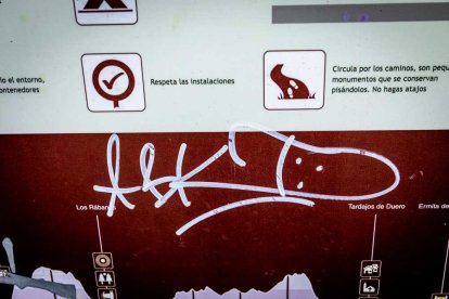 Nuevas pintadas se suman al deterioro de la zona