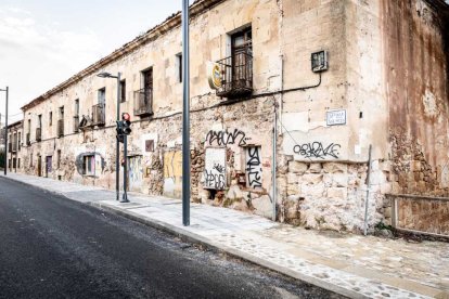 Nuevas pintadas se suman al deterioro de la zona