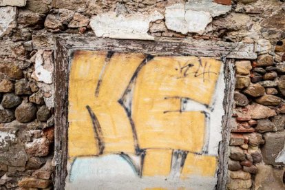 Nuevas pintadas se suman al deterioro de la zona
