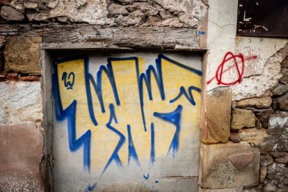 Nuevas pintadas se suman al deterioro de la zona