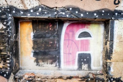 Nuevas pintadas se suman al deterioro de la zona