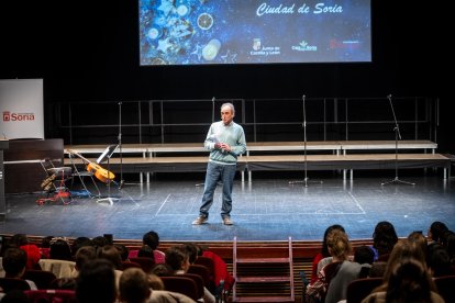Los escolares de los distintos colegios de la capital celebran una jornada de lo más navideña.