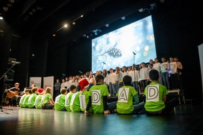 Los escolares de los distintos colegios de la capital celebran una jornada de lo más navideña.