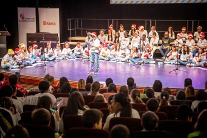 Los escolares de los distintos colegios de la capital celebran una jornada de lo más navideña.