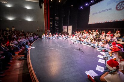 Los escolares de los distintos colegios de la capital celebran una jornada de lo más navideña.