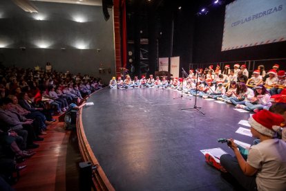 Los escolares de los distintos colegios de la capital celebran una jornada de lo más navideña.